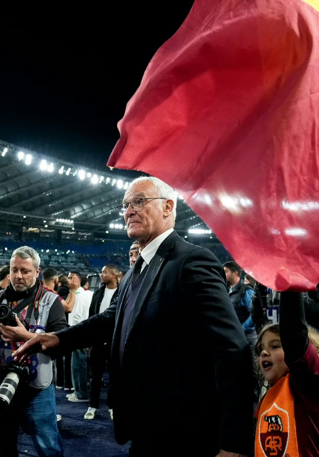 包含AC米兰训练开放日;赛前手感冰凉引欢呼;国王杯在即;临场指挥获称赞的词条 包含AC米兰训练开放日;赛前手感冰凉引欢呼;国王杯在即;临场指挥获称赞的词条