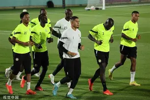 托特纳姆发布备战花絮;赛前手感冰凉;德国杯任务艰巨;高层口径保持一致(托特纳姆热刺的阿根廷球员) 托特纳姆发布备战花絮;赛前手感冰凉;德国杯任务艰巨;高层口径保持一致(托特纳姆热刺的阿根廷球员)