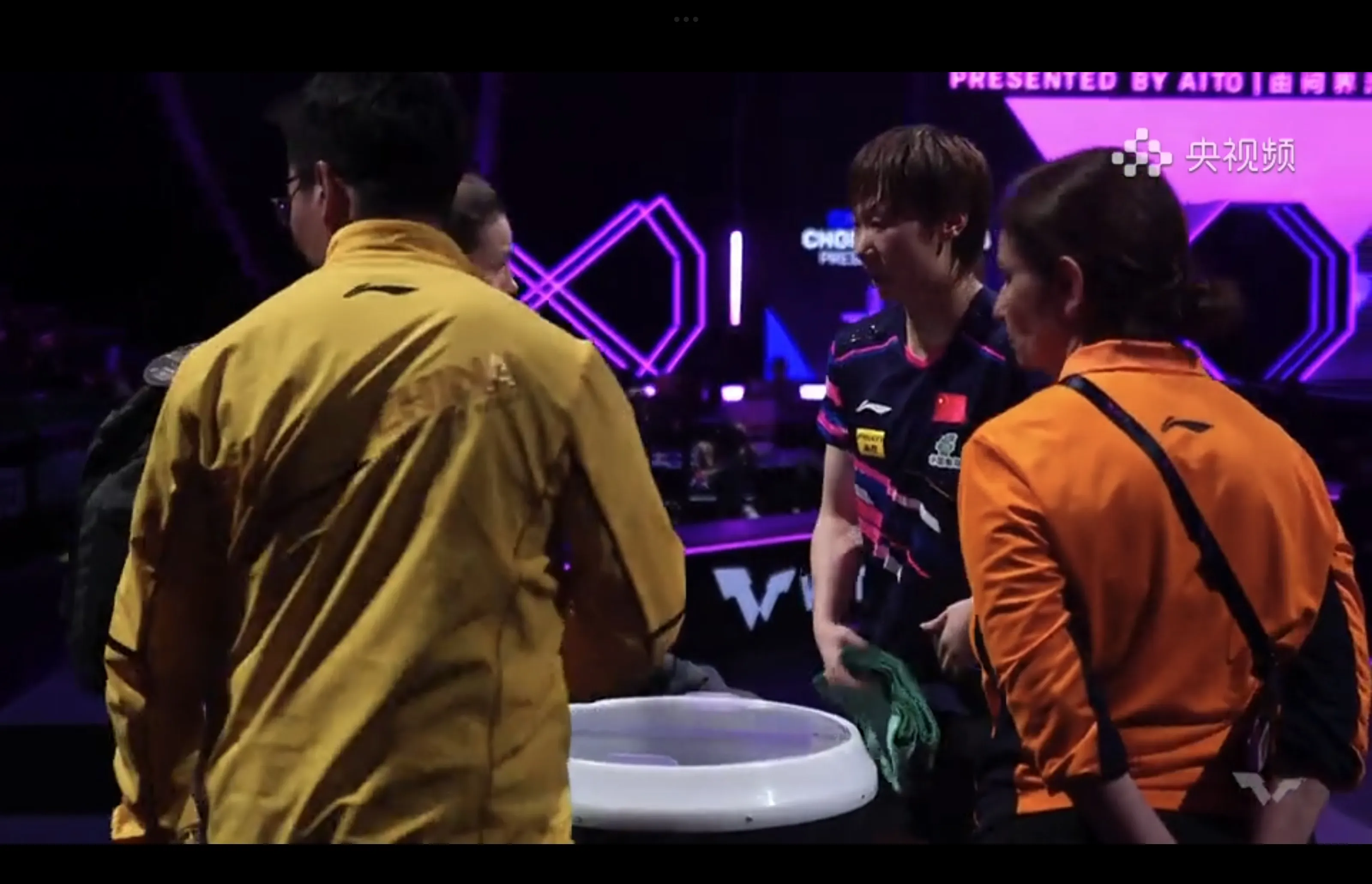 关于今晚体能课后,曼联更衣室发声备战葡超,震撼外界,身体对抗强度拉满的信息 关于今晚体能课后,曼联更衣室发声备战葡超,震撼外界,身体对抗强度拉满的信息