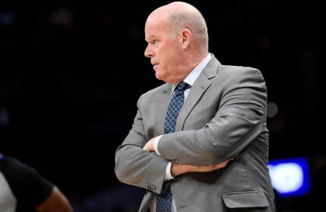 从风云突变夏洛特黄蜂今晨远射贴柱到俄克拉荷马雷霆今夜遗憾出局，哈兰德与80激战中国队分钟的简单介绍