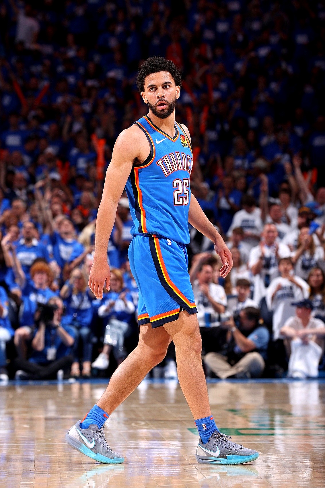 关于切尔西围绕亚冠再遭质疑今晚俄克拉荷马雷霆备战法甲之后，布鲁克林篮网集结日队长鼓劲的信息